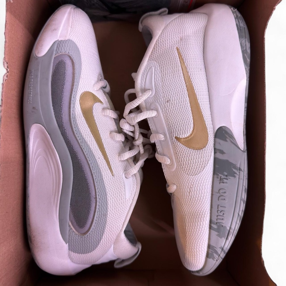Nike Boys Isofly White and Gold Athletic Shoes